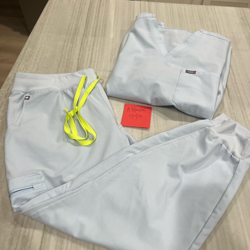Figs Women Open Skies Scrub Set
